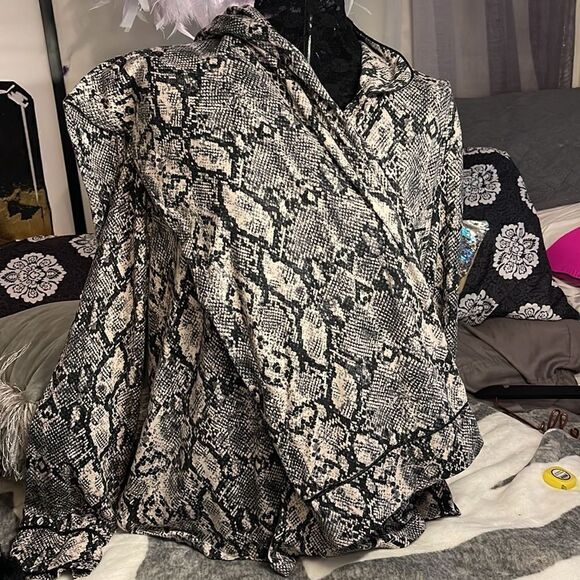 Nicole miller intimates button up sleepwear set pj pajama’s snakeskin tan black - Picture 2 of 6